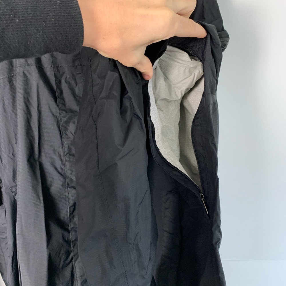 Marmot lightweight black nylon rain jacket large - Picture 2 of 6